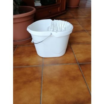 Felmosó vödör 13 lit.Ovál vödör+csavaró