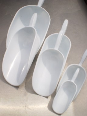 Takarmány adagoló lapát  40 cm