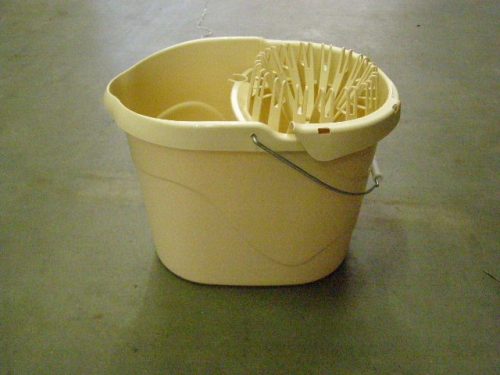 Felmosó vödör 13 lit.Ovál vödör+csavaró